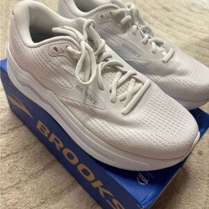 Women’s Brooks White Running Shoes Ghost Max 2 WIDE